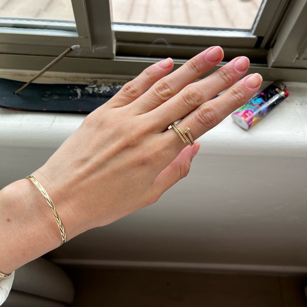 Screw ring with diamonds